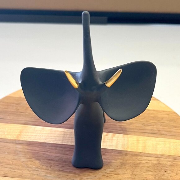 Very Rare Hollóháza Porcelain Specially Crafted & Hand-Painted Elephant Figurine - Picture 2 of 16